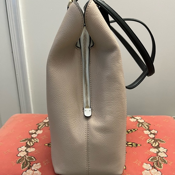 Kate Spade Jackson Medium Triple Compartment Shoulder Bag - white/tan/black - Picture 2 of 7